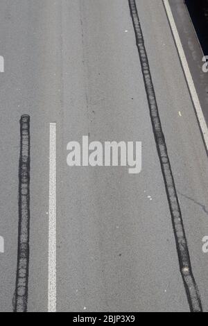 L'Autobahn, vide et endommagé comme rarement vu Banque D'Images