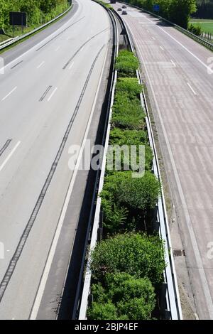 L'Autobahn, vide et endommagé comme rarement vu Banque D'Images