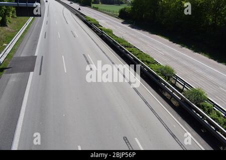 L'Autobahn, vide et endommagé comme rarement vu Banque D'Images