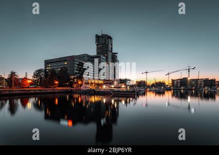 Vue en soirée sur les tours de la mer de Gdynia Banque D'Images