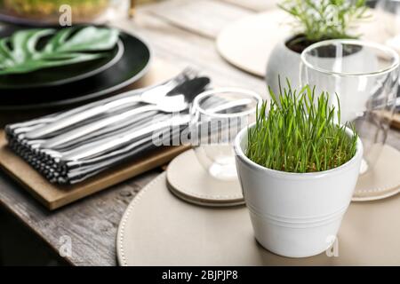 Table pour le dîner dans un café végétarien Banque D'Images