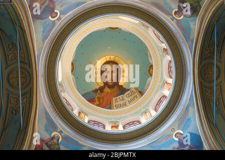 STARITSA, RUSSIE - 28 AOÛT 2019 : image de Jésus-Christ à l'intérieur du dôme de l'Église de la Trinité. Monastère de l'Assomption Sainte de Staritsky Banque D'Images