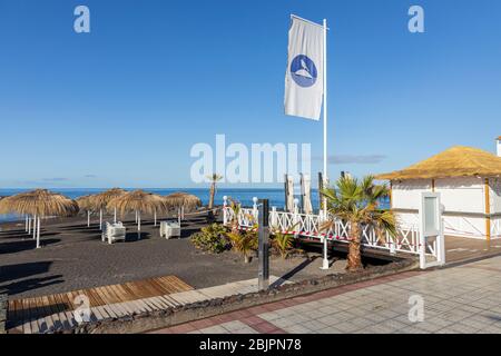 Plage de Playa Beril. Les stations touristiques sur la côte de Costa Adeje sont désertes. Avec le tourisme zéro et les plages fermées à tous pendant le Covid 19, coronavirus, état d'urgence imposé par le gouvernement il n'y a personne dehors. Tenerife, Îles Canaries, Espagne Banque D'Images