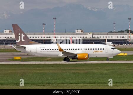 OY-JTD Jettime Boeing 737-3(WL) à Malpensa (MXP / LIMC), Milan, Italie Banque D'Images