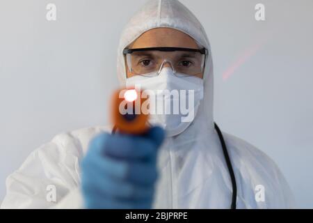 Travailleur de la santé pendant la pandémie de coronavirus 19 Banque D'Images