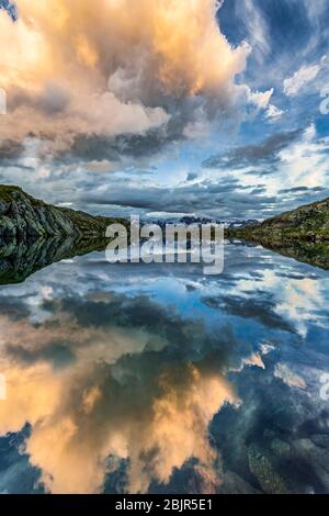 Italie Trentin - Nero Lake of Cornisello - Lac non-campé situé dans la belle vallée de Nambrone Banque D'Images