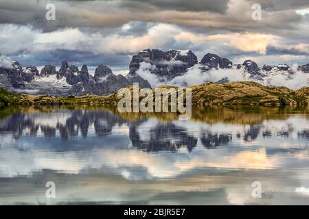 Italie Trentin - Nero Lake of Cornisello - Lac non-campé situé dans la belle vallée de Nambrone Banque D'Images