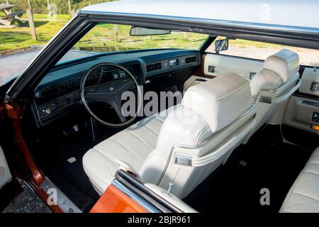 Berline DeVillle 1973 de Cadillac, voiture de luxe américaine classique Banque D'Images