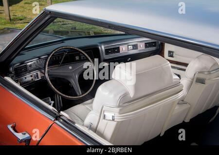 Berline DeVillle 1973 de Cadillac, voiture de luxe américaine classique Banque D'Images