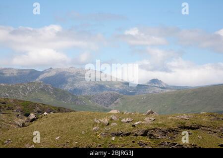 Vue depuis le col de Crimée de Bwlch y Gorddinan reliant Blaenau Ffestiniog avec Betwys-y-Coed en direction de la chaîne Glyder Snowdonia au nord du pays de Galles Banque D'Images