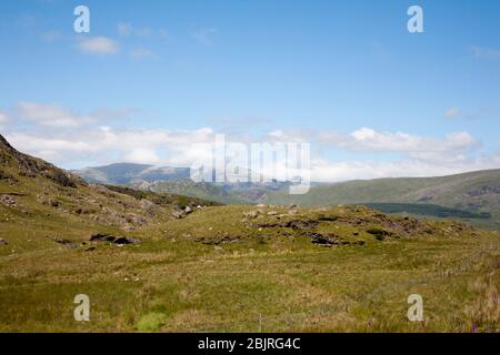 Vue depuis le col de Crimée de Bwlch y Gorddinan reliant Blaenau Ffestiniog avec Betwys-y-Coed en direction de la chaîne Glyder Snowdonia au nord du pays de Galles Banque D'Images