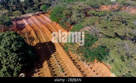 Sao Paulo, Sao Paulo, Brésil. 30 avril 2020. Vue générale sur le cimetière de Vila Formosa, à São Paulo. Le cimetière est le plus grand d'Amérique latine, a fait environ 50 inhumations par jour, en raison de la pandémie de coronavirus. Plus de 5 000 personnes sont mortes au Brésil, victimes de Covid-19. Crédit: Paulo Lopes/ZUMA Wire/Alay Live News Banque D'Images