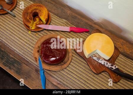 Fromage artisanal de Serra da Canastra à base de lait de Caracu et de Girolando, Minas Gerais, Brésil. Banque D'Images