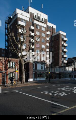 Architecture des années 1930 Appartement Block Flats Red Brick balcons Art déco The Grampians, Shepherds Bush Road, London W6 Collcutt & Hamp Maurice Webb Banque D'Images