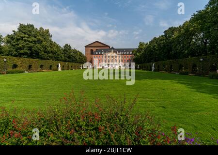 Trier, Allemagne - La Renaissance et rococo building palais électoral est considéré comme un des plus beaux palais de style rococo dans le monde. Banque D'Images