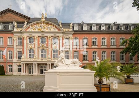 Trier, Allemagne - La Renaissance et rococo building palais électoral est considéré comme un des plus beaux palais de style rococo dans le monde. Banque D'Images