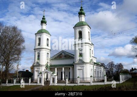 Eglise de la Résurrection, construite dans un style classique, fin du XVIIIe siècle, Molodi, oblast de Moscou, Russie Banque D'Images