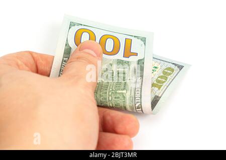 la main tient des factures de cent dollars sur un fond blanc. isoler. gros plan Banque D'Images