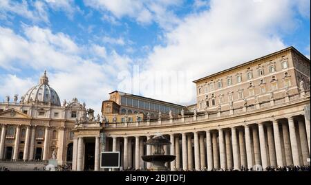 Rome, Italie - 2 janvier 2008 : vue sur Saint Pierre Basilic et la place Banque D'Images