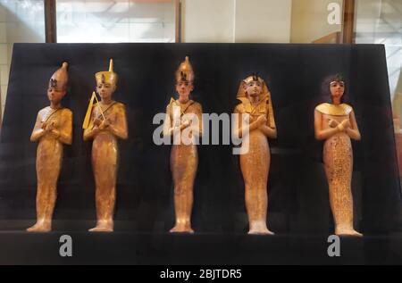 LE CAIRE, EGYPTE - 19 NOVEMBRE 2017 : anciennes statuettes au Musée des Antiquités égyptiennes Banque D'Images