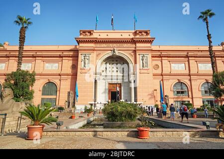 LE CAIRE, EGYPTE - 19 NOVEMBRE 2017 : la construction du Musée des Antiquités égyptiennes - la célèbre attraction touristique Banque D'Images