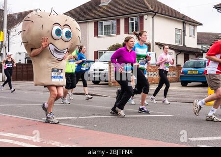 Concurrents au Reading Half Marathon 2011, Reading, Berkshire, Angleterre, GB, Royaume-Uni Banque D'Images