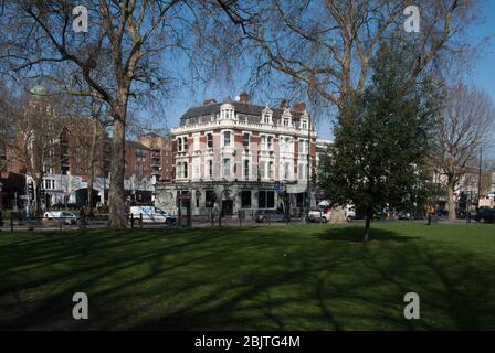 Victorian Architecture Brook Green Brick Corner Brook Green Hotel 170 Shepherds Bush Rd, Hammersmith, Londres W6 Banque D'Images