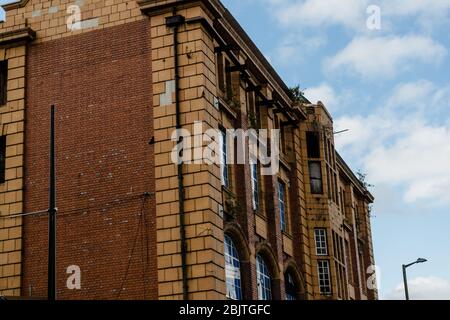 MERTHYR TYDFIL, PAYS DE GALLES - 29 AVRIL 2020 - l'ancien YMCA de Merthyr a encore déralié au printemps 2020. Banque D'Images