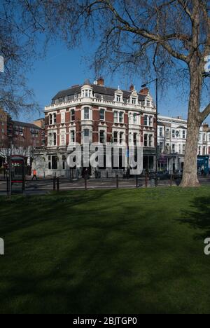 Victorian Architecture Brook Green Brick Corner Brook Green Hotel 170 Shepherds Bush Rd, Hammersmith, Londres W6 Banque D'Images