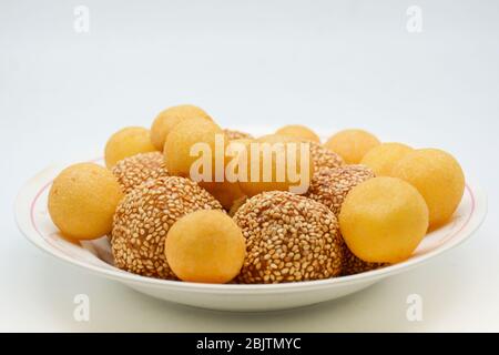 Boule de sésame frite avec pâte de citrouille Banque D'Images