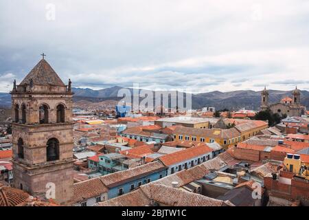 Vue panoramique sur la ville de Potosi depuis le toit du couvent de San Francisco, Bolivie Banque D'Images