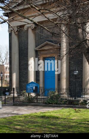 Église classique Brick jaune colonnes ioniques Pierre 1820 Église Saint-Pierre place de l'église, Black Lion Lane, Hammersmith, Londres W6 9BE par E. Lapidge Banque D'Images