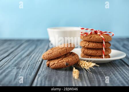 De délicieux biscuits aux pépites de chocolat sur la table Banque D'Images