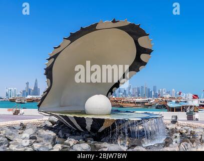 Le monument aux perles sur la Corniche, Doha, Qatar, Moyen-Orient Banque D'Images