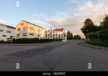 Maisons et rue allemandes typiques dans un quartier de der Burg à Stuttgart Banque D'Images