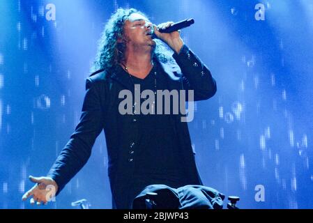 RIO DE JANEIRO 01.10.2011: Fher Olvera avec Mana se produit à la veille principale de Rock à Rio IV, le sixième jour du festival (Néstor J. Beremblum) Banque D'Images