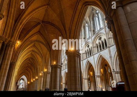 Vue sur l'intérieur de la cathédrale de Truro à Cornwall. Banque D'Images