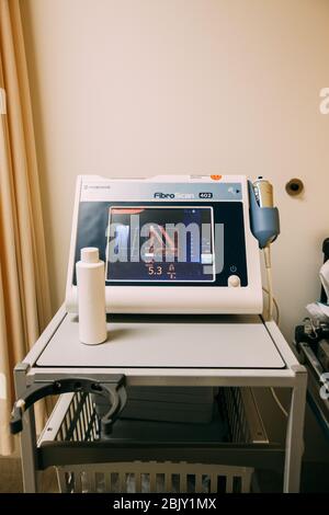 Gros plan sur les échographes spécialisés à l'hôpital. Clinique moderne avec équipement de haute technologie. Soins de santé, diagnostic et prévention des maladies c Banque D'Images