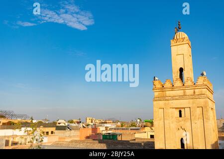 Mosquée Minaret sur la Médina de Marrakech Maroc Banque D'Images