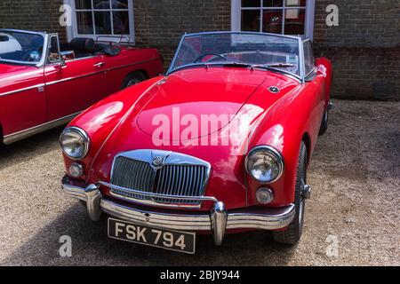 Vintage rouge britannique 1961 MG MGA 1600 décapotable immatriculation de voiture de sport FSK 794 à voiture classique vraiment dans Oxfordshire, Royaume-Uni Banque D'Images