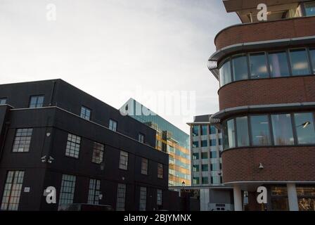 Entrepôts Windows toits sur Evesham Street, North Kensington, Londres, W11 Banque D'Images