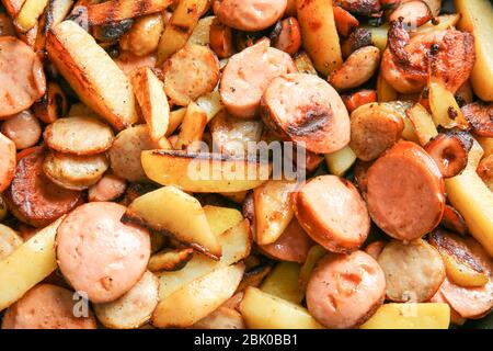 Délicieux avec les saucisses frites Banque D'Images