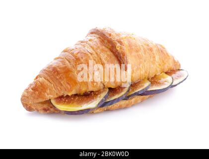 Sweet croissant et de figue tranches sur fond blanc Banque D'Images