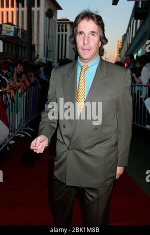 LOS ANGELES, CALIFORNIE. Septembre 1990: Acteur Henry Winkler en première à Los Angeles. Photo du fichier © Paul Smith/Featureflash Banque D'Images