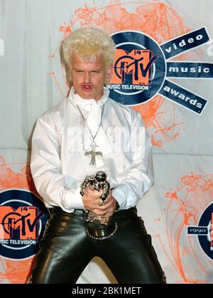 LOS ANGELES, CALIFORNIE. 6 septembre 1990 : chanteur Billy Idol aux MTV Video Music Awards à Universal Amphitheater. Photo du fichier © Paul Smith/Featureflash Banque D'Images