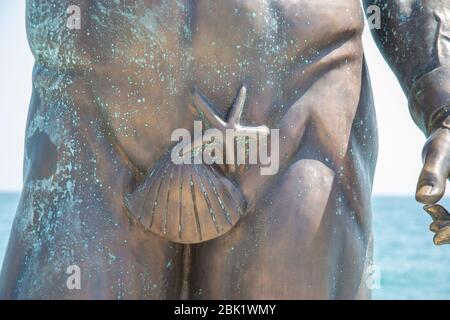 Gros plan sur la texture d'une statue de Poséidon (ou Neptune), gros plan, monument en bronze Banque D'Images