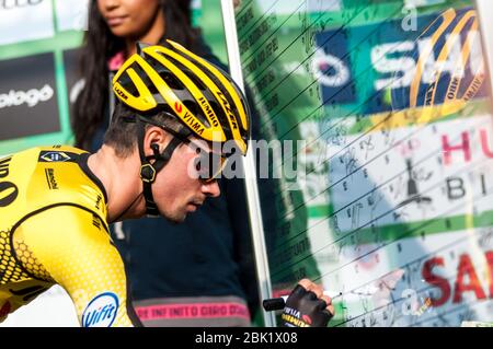 rogliČ primož (Slo) (team jumbo-visma) signes à la présentation de 'il lombardia 2019' pendant Giro di Lombardia 2019, bergame-côme, Italie, 12 Oct 2 Banque D'Images