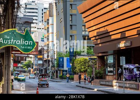 Rue presque vide, Sukhumvit soi 11, pendant la pandémie de Covid 19, Bangkok, Thaïlande Banque D'Images