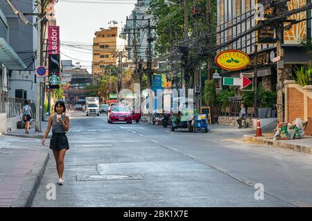 Rue presque vide, Sukhumvit soi 11, pendant la pandémie de Covid 19, Bangkok, Thaïlande Banque D'Images