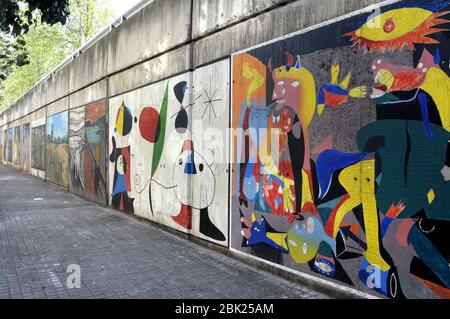 Peinture colorée Guernica Picasso sur la rue, l'art de la rue, célèbre peinture Banque D'Images